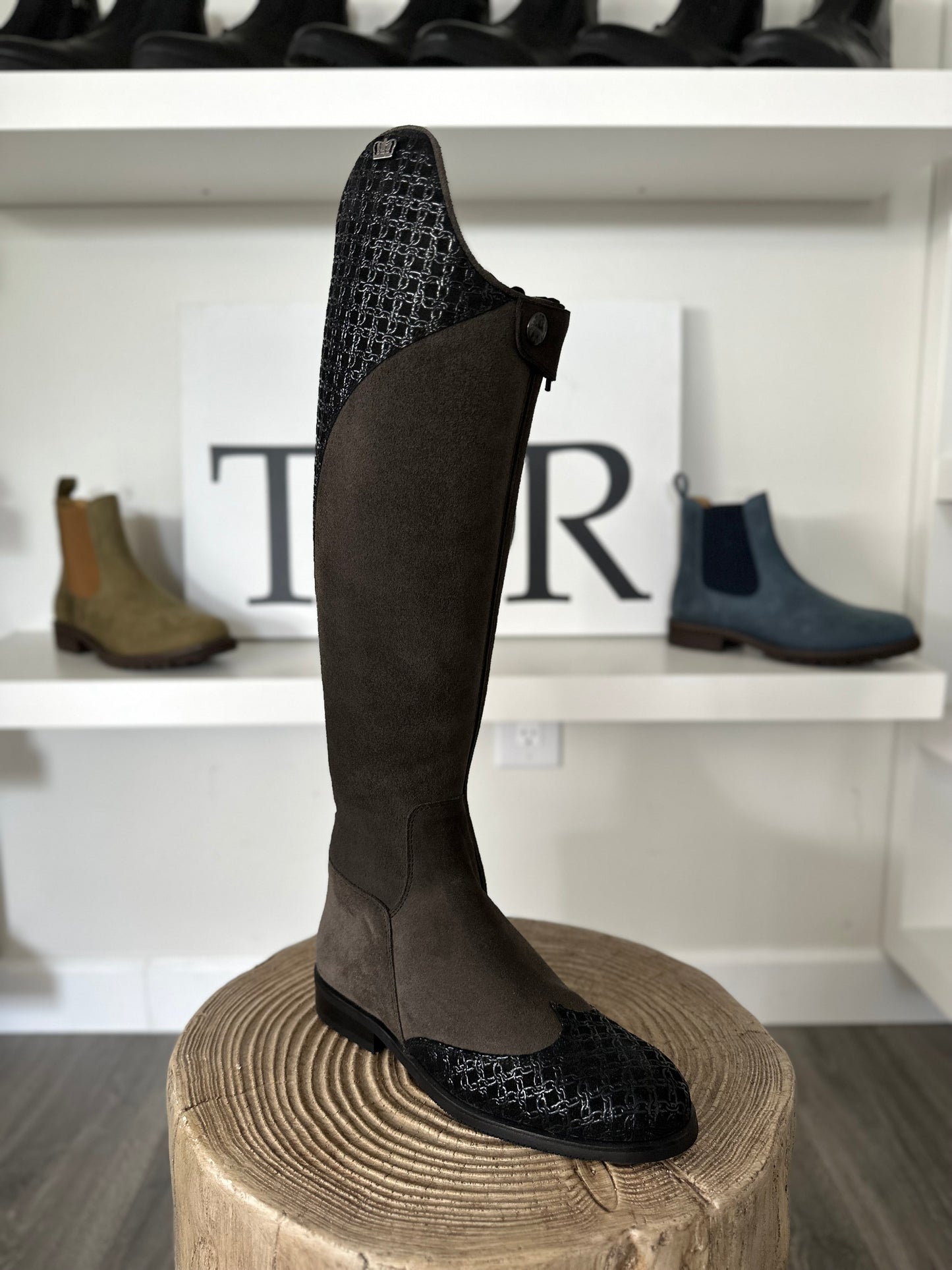 Kingsley Capri 02 (Anthracite Suede)