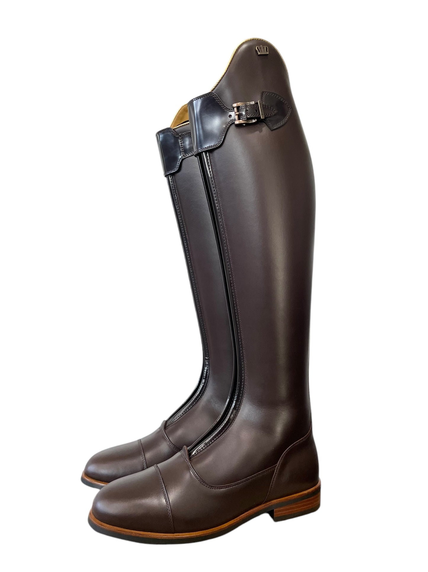 TDR's Malin (Kingsley London 01)