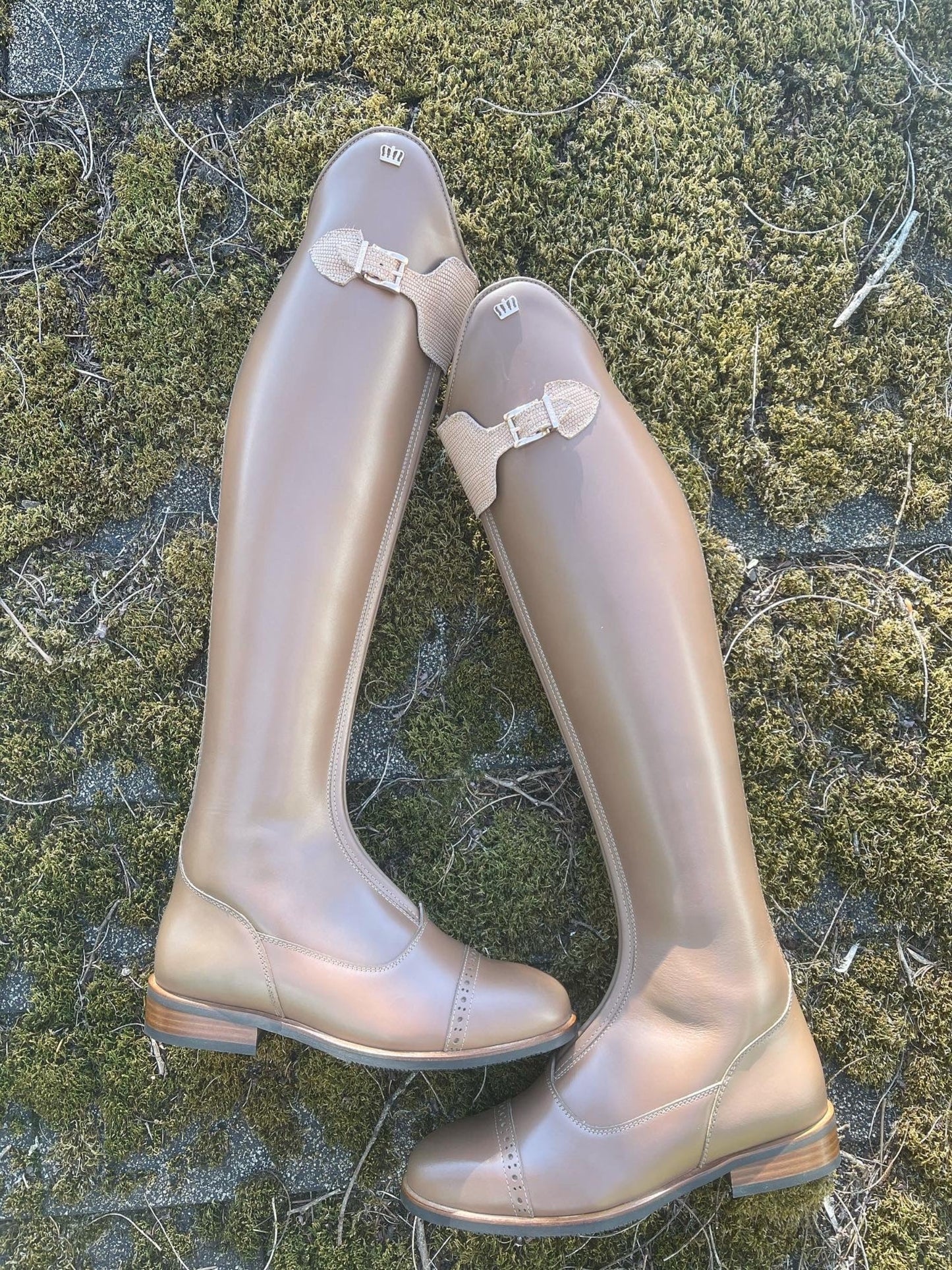 Kingsley London 01 Polo Boot (Nature Beige Escuro)