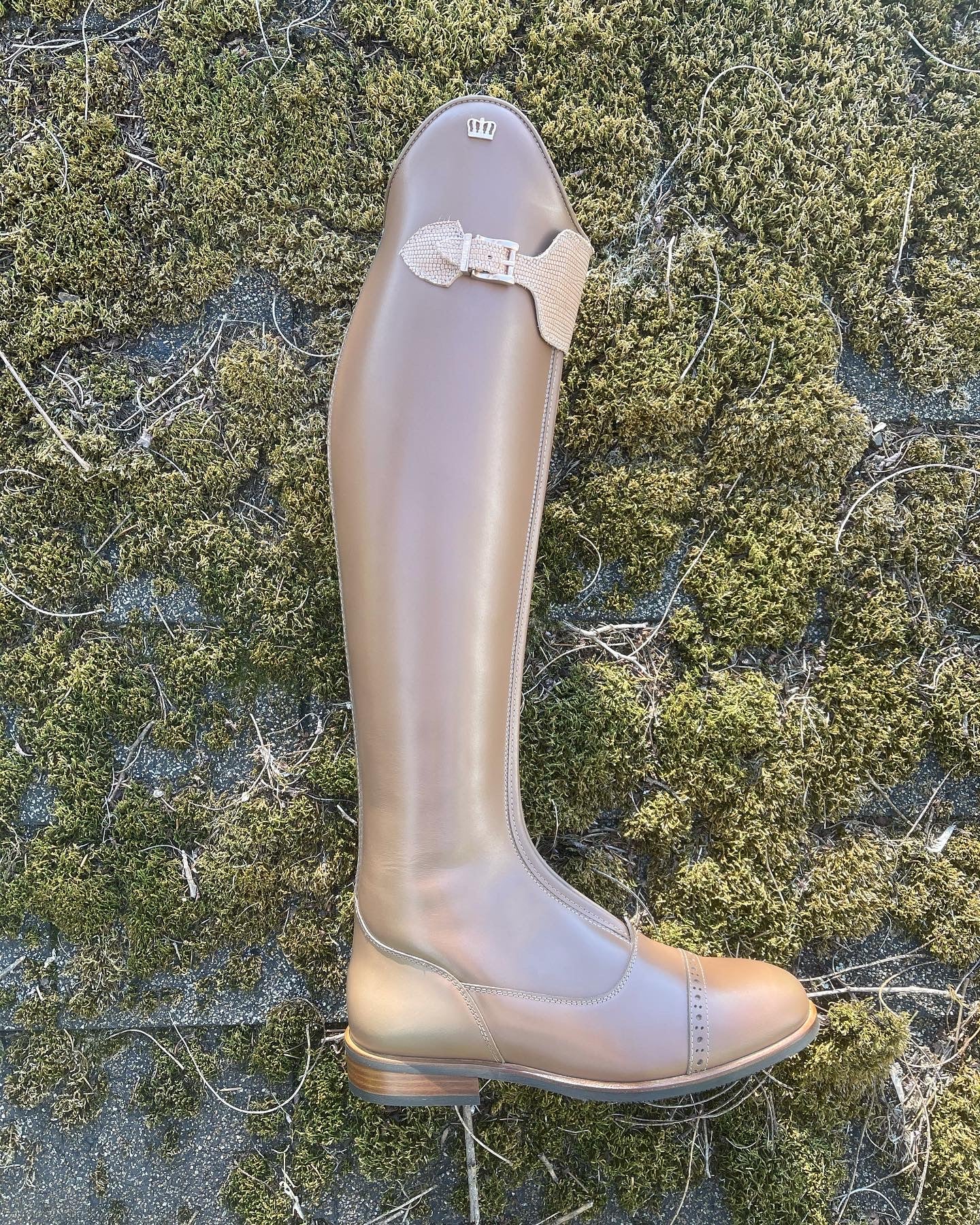 Kingsley London 01 Polo Boot (Nature Beige Escuro)
