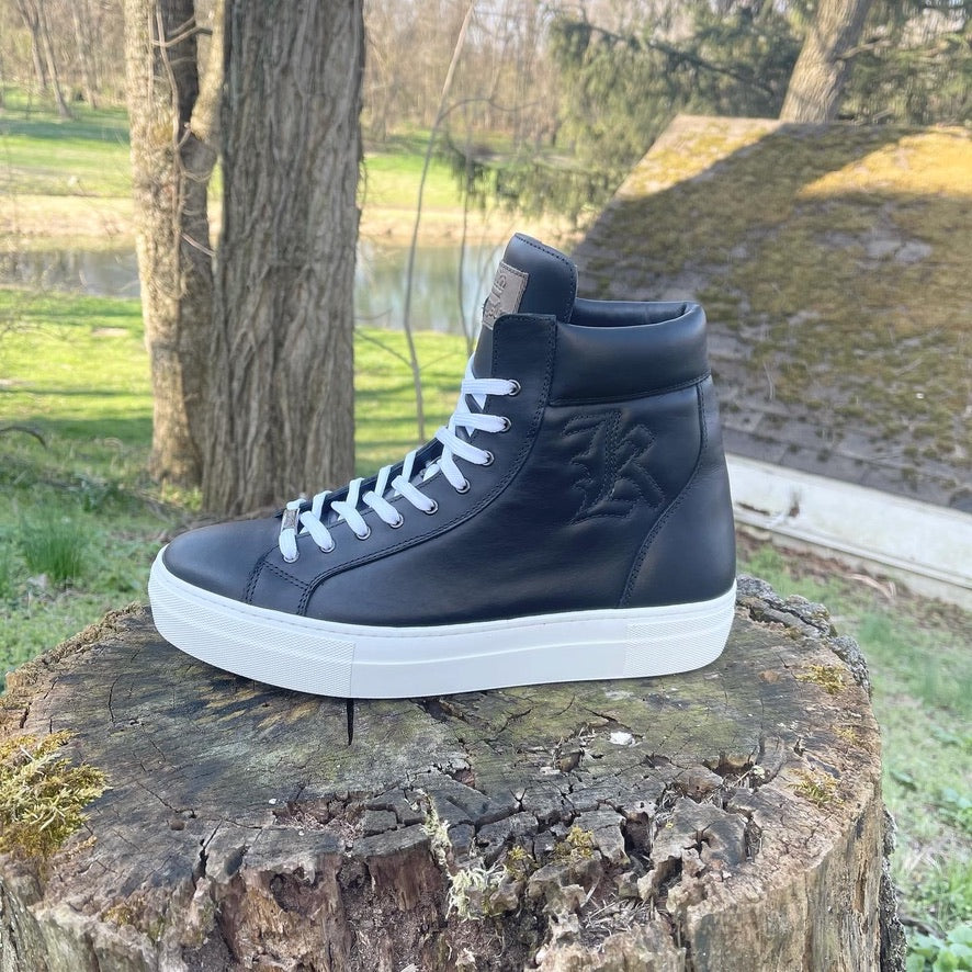 Kingsley Run Sneaker (Nature Black)