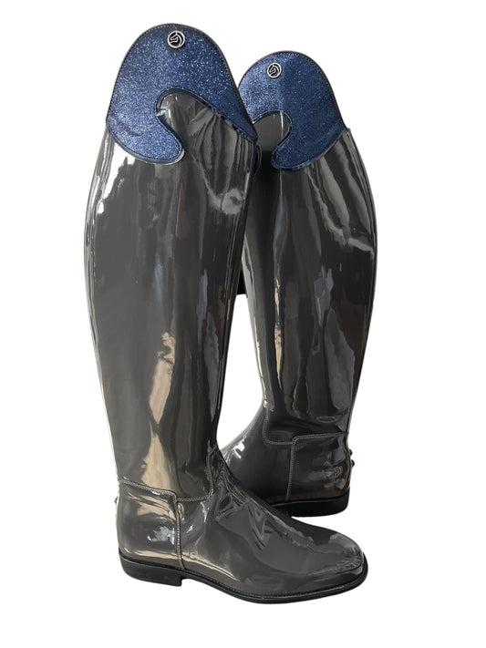 Chester Aachen (Patent Grey)