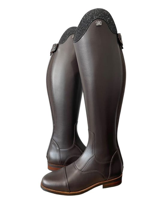 TDR's Teresa M (Kingsley Aspen 01)