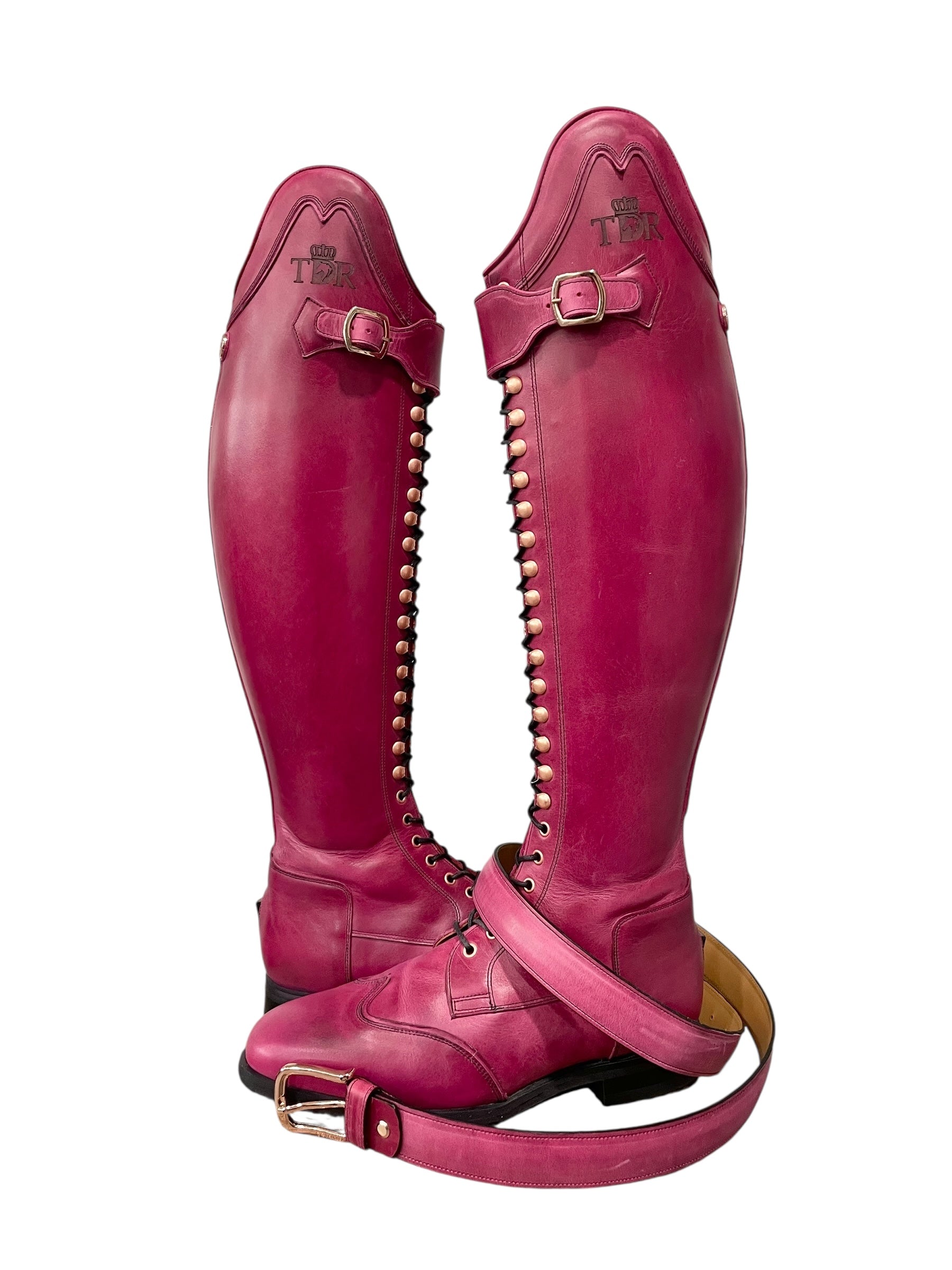 Celeris Bia (Hot Pink) – The Distinguished Rider
