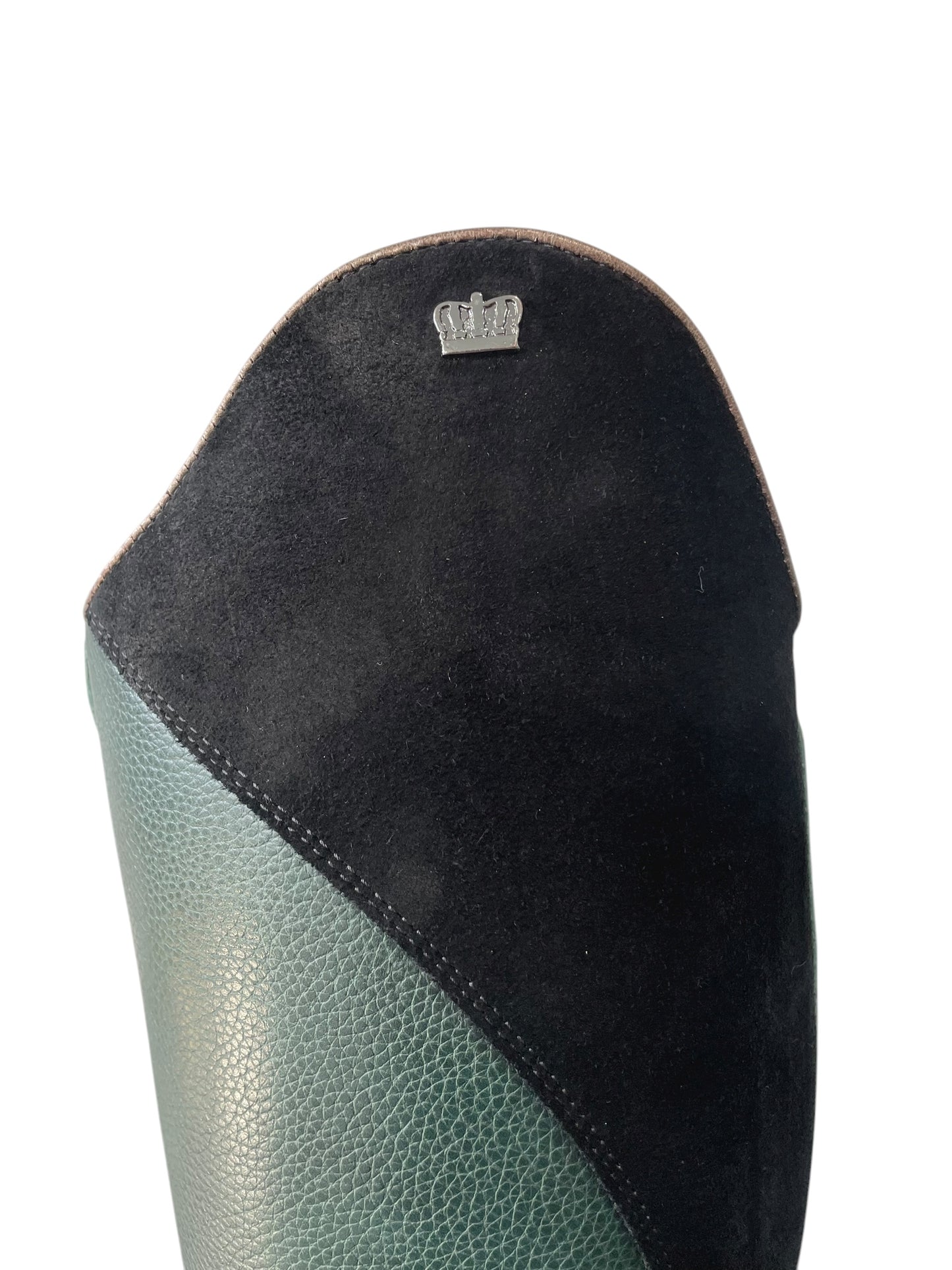 TDR's Azlan (Kingsley Capri)