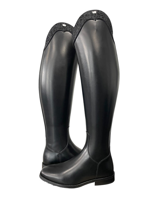 TDR's Sarah D (Kingsley Capri)