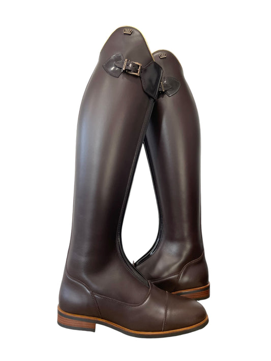 TDR's Malin (Kingsley London 01)