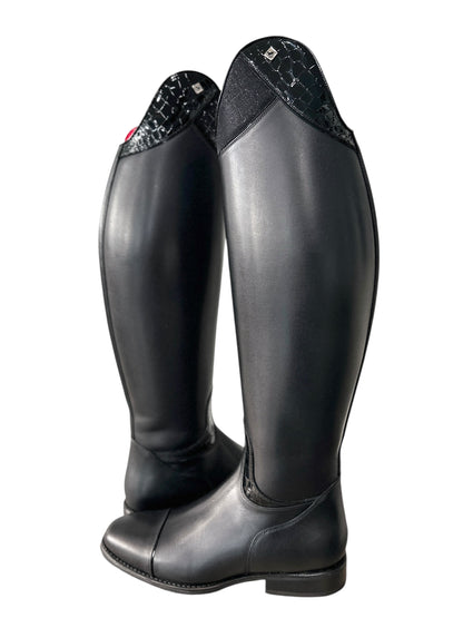 TDR's Lisa Mat. (DeNiro Raffaello)