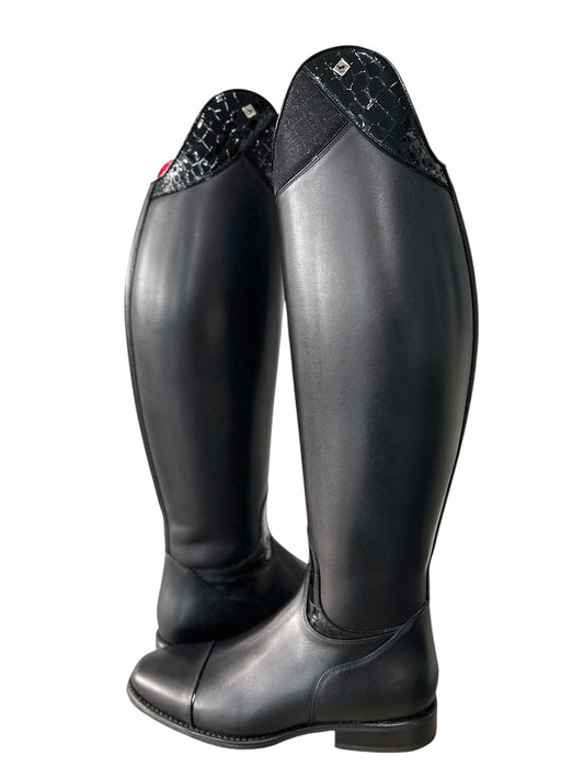 TDR's Lisa Mat. (DeNiro Raffaello)