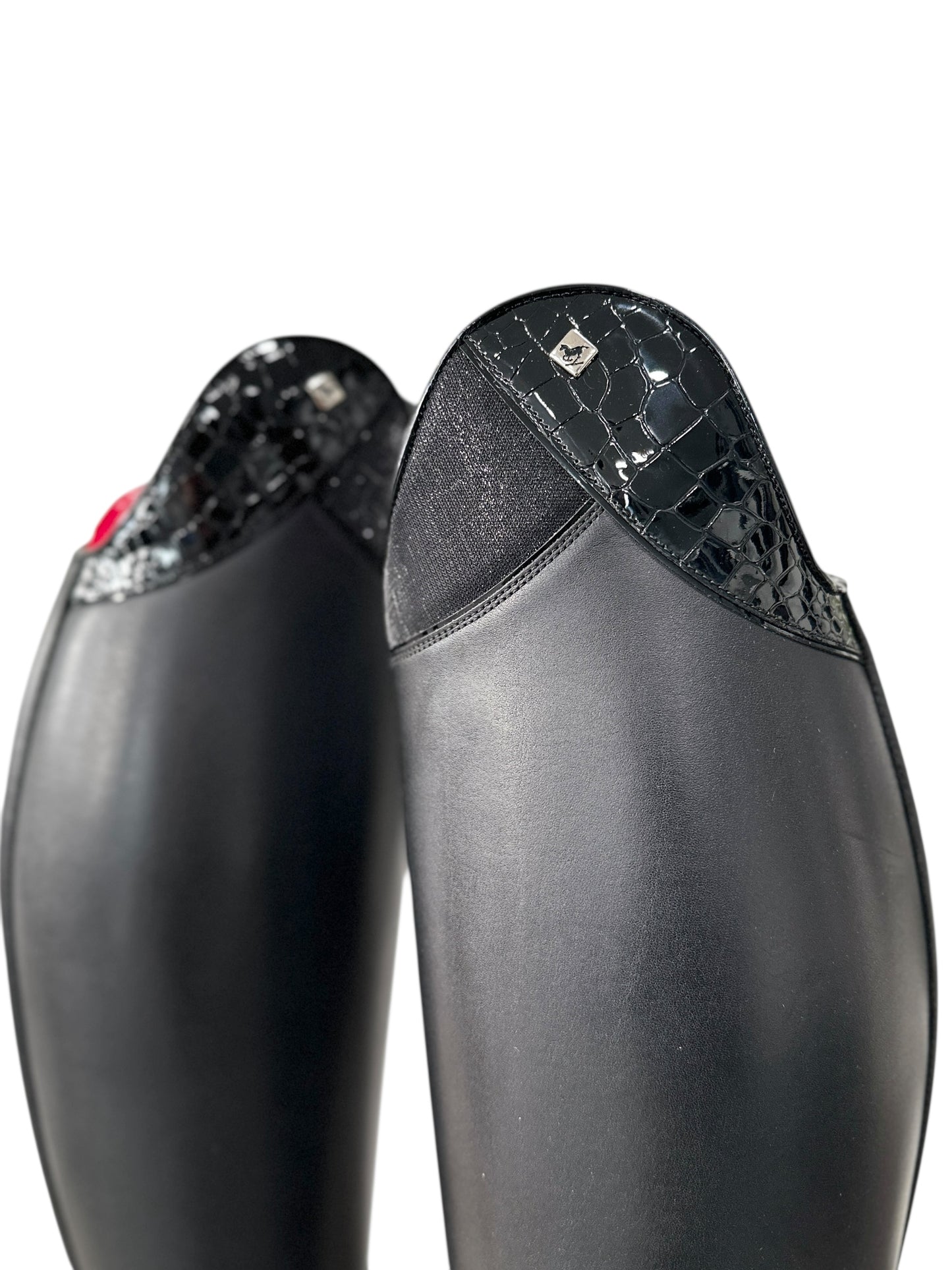 TDR's Lisa Mat. (DeNiro Raffaello)