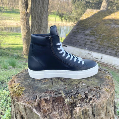Kingsley Run Sneaker (Nature Black)